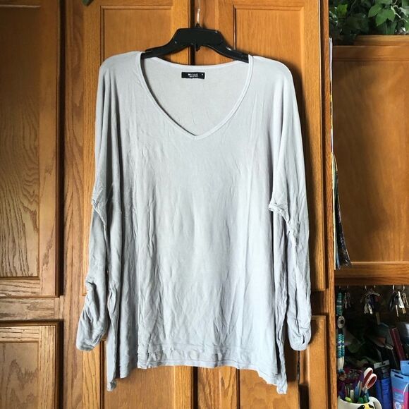 NWT Michael Lauren Sherman Draped V-Neck Top Shirring & Thumbhole Gray - M - Picture 2 of 11